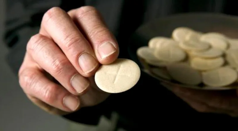 ¿Por qué debemos ayunar antes de recibir la Sagrada Comunión?