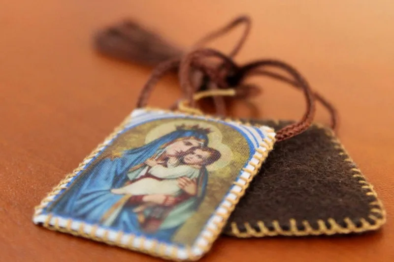 Escapulario del Carmen: Sus gracias e Indulgencias