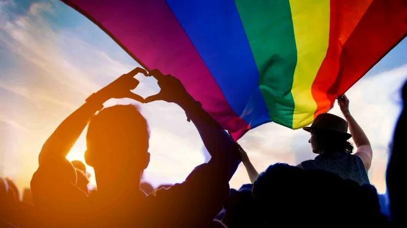 Pornografía y cultura gay: cómo el «padre de la mentira» crea una ficción de la realidad