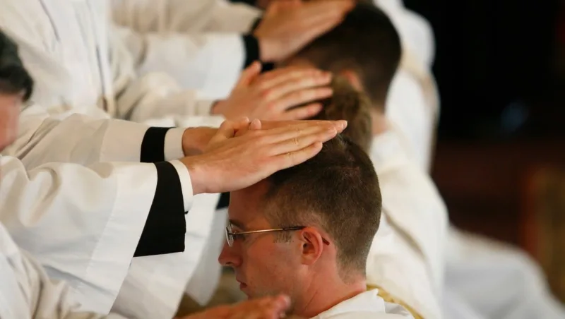 Oración de Santa Teresita por los sacerdotes