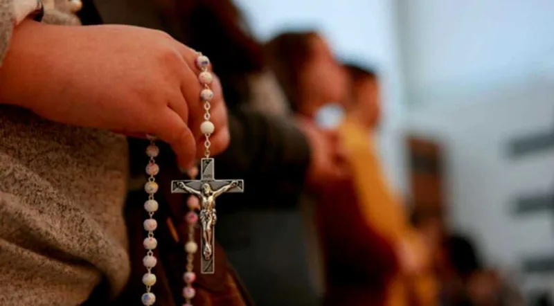 Razones para rezar el Santo Rosario por los difuntos