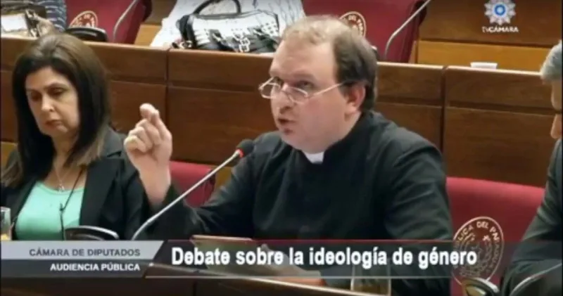 «La autopercepción se debe someter al dato biológico de la realidad»