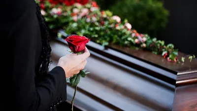 ¿Por qué rezamos por los difuntos?