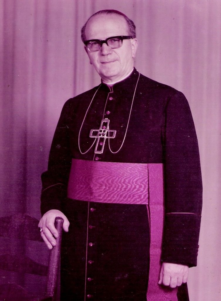 Mons. Agustin parado - Mons. Agustín Van Aaken, un Obispo emblemático