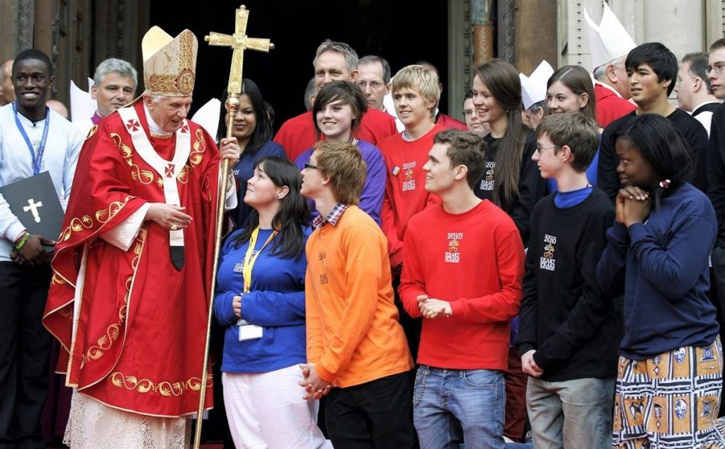 Benedicto y los jóvenes