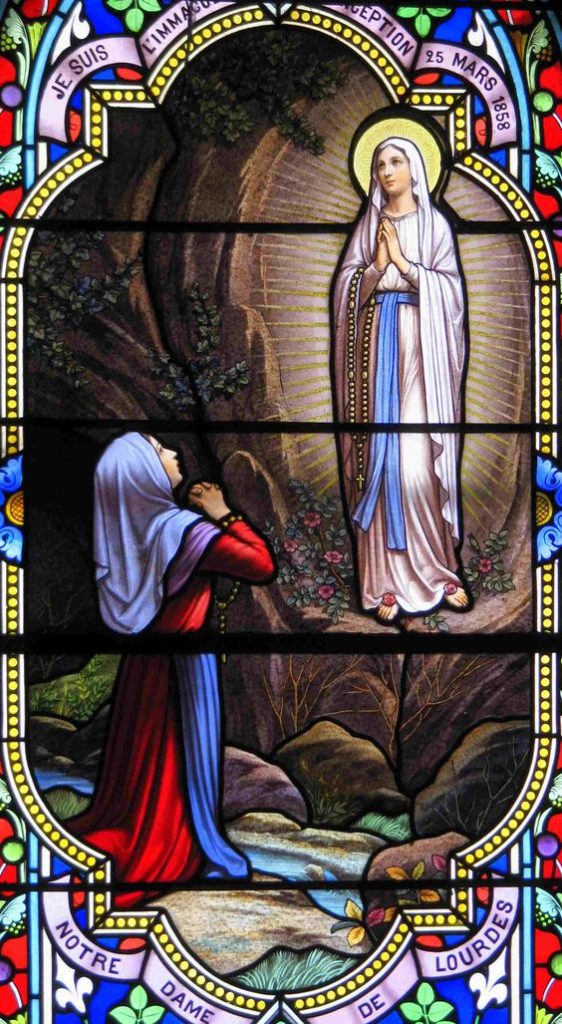 Ntra Sra.de Lourdes y bernadette 1 - Nuestra Señora de Lourdes: «Rogad por los pecadores»